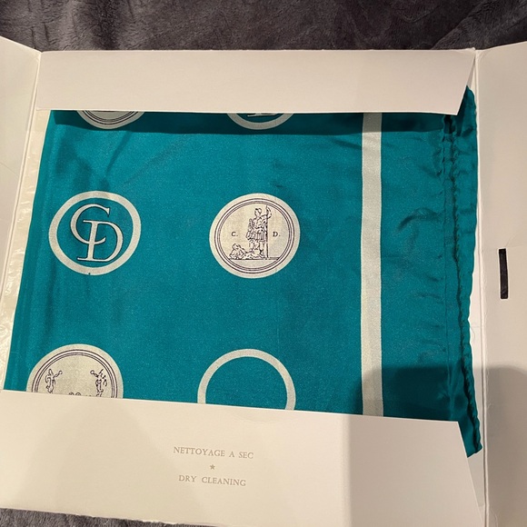 Christian Dior 100% silk scarf - vintage - Picture 6 of 7